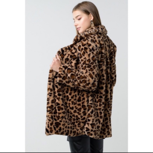 LAST 1❗LEOPARD FAUX FUR NOTCH COLLAR - Picture 4 of 4